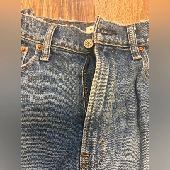 Abercrombie & Fitch High Rise Mom Short Color: Medium Size: 27 - Picture 3 of 8